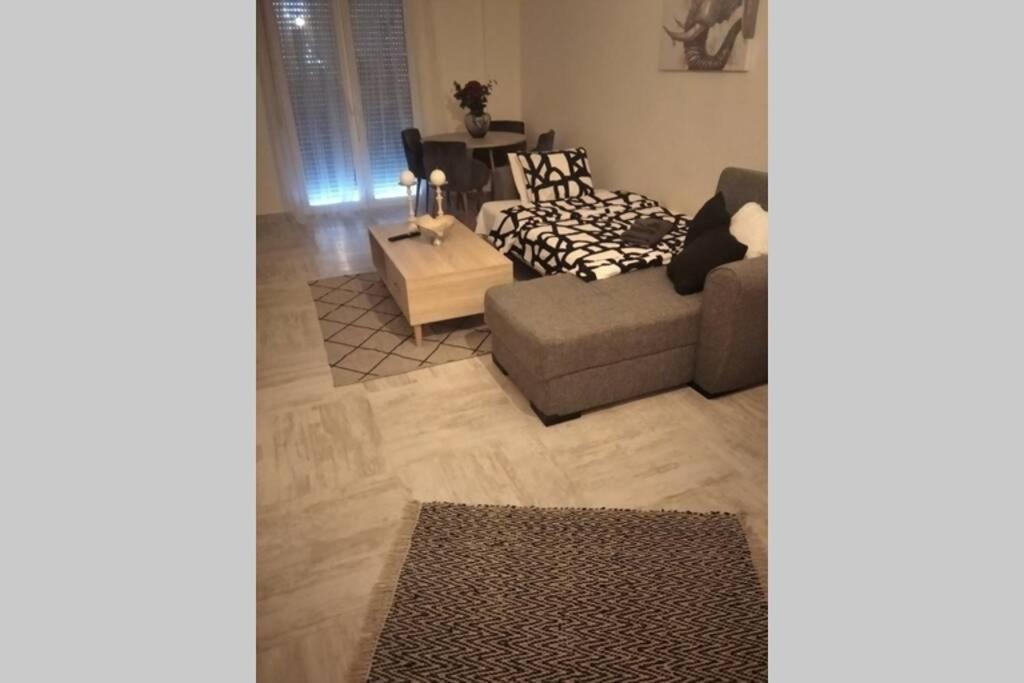 Modern Apartment In The City Center Joánina Kültér fotó