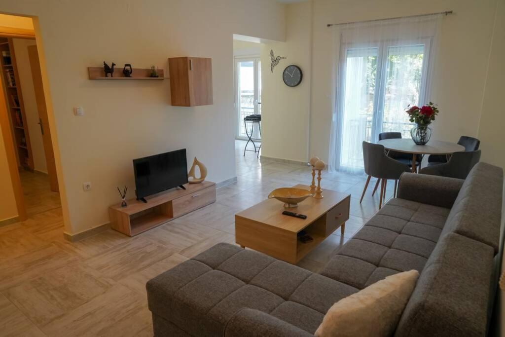 Modern Apartment In The City Center Joánina Kültér fotó