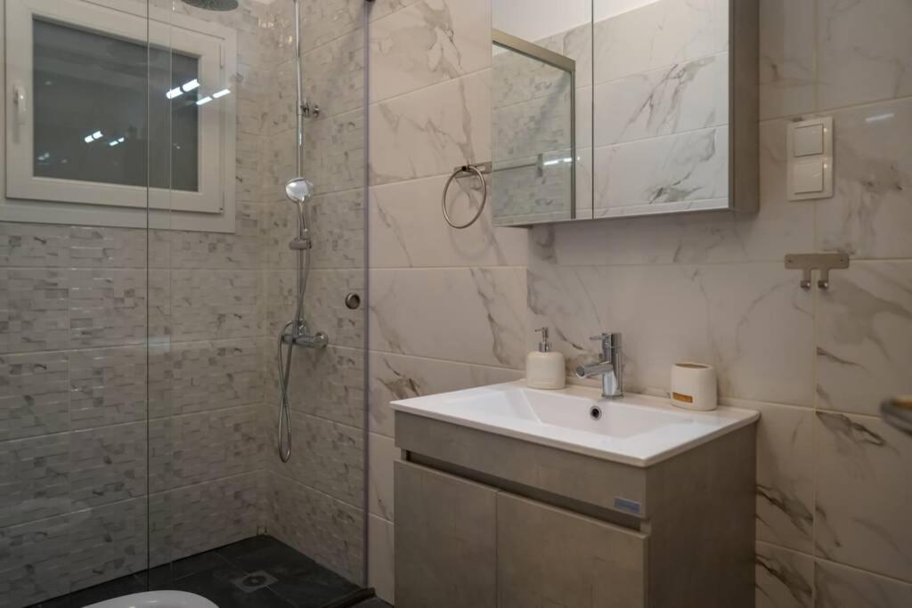 Modern Apartment In The City Center Joánina Kültér fotó