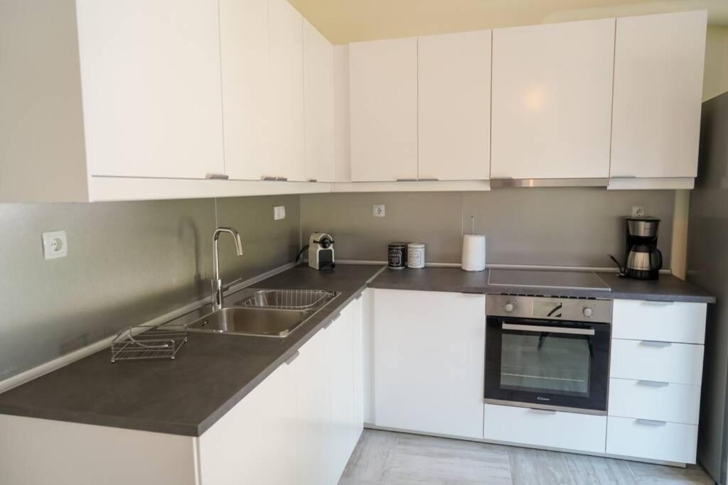 Modern Apartment In The City Center Joánina Kültér fotó